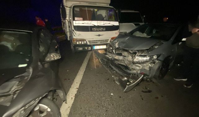 Ortalık savaş alanına döndü: 26 araç kazaya karıştı, 13 kişi yaralandı