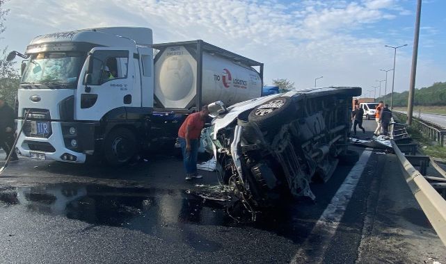 Otoyolda arızalanan tır, zincirleme kazaya sebep oldu: 3 yaralı