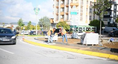 Park ve Bahçeler ekipleri, ilçe genelinde çalışıyor