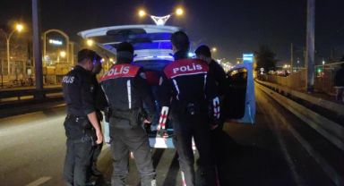 Polisin kovaladığı lüks cipten silah çıktı: 5 kişi gözaltına alındı