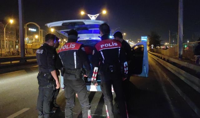 Polisin kovaladığı lüks cipten silah çıktı: 5 kişi gözaltına alındı