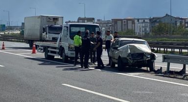 TEM'de otomobil bariyerlere çarptı