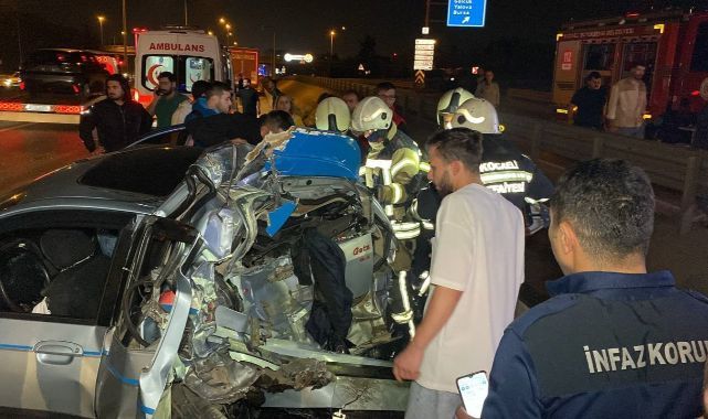 Tırın çarptığı otomobil kağıt gibi ezildi: 1'i çocuk 5 yaralı