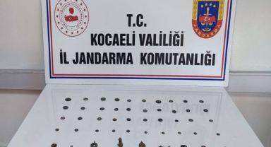 Üstlerinden 49 parça tarihi eser çıktı