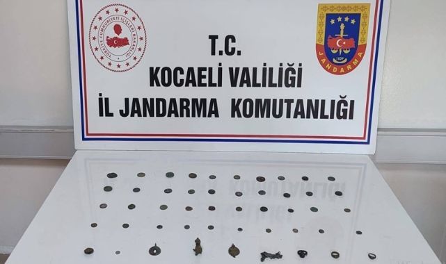 Üstlerinden 49 parça tarihi eser çıktı