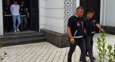 Veresiye alkol vermeyen yaşlı adamı kalbinden bıçaklamışlardı, sanıklar hakim karşısında