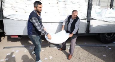 61 bin 885 arı kovanına şeker desteği