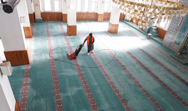 Çayırova'da ibadethanelere düzenli temizlik