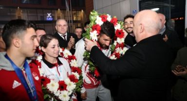 Darıca’nın dünya şampiyonlarına coşkulu karşılama