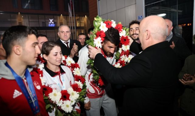 Darıca’nın dünya şampiyonlarına coşkulu karşılama