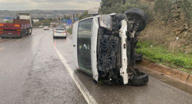 Dilovası'nda işçi servisi devrildi : 1’i ağır 9 yaralı
