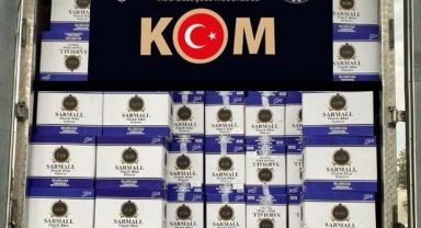 Durdurulan araçtan 8 milyon 300 bin kaçak makaron çıktı