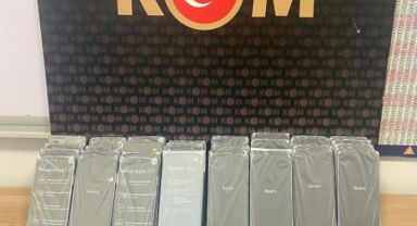 Durdurulan araçtan gümrük kaçağı telefonlar ele geçirildi