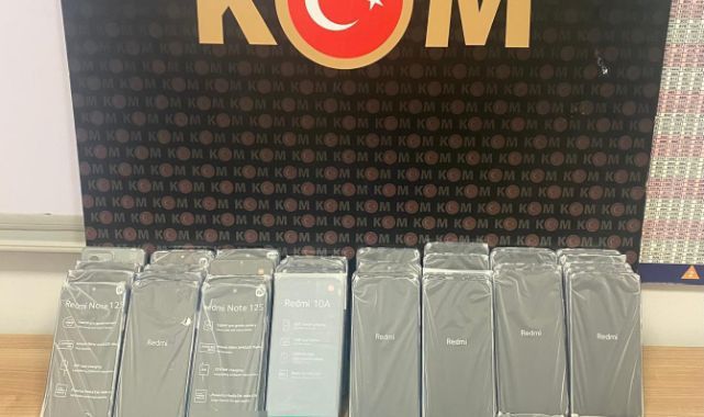 Durdurulan araçtan gümrük kaçağı telefonlar ele geçirildi