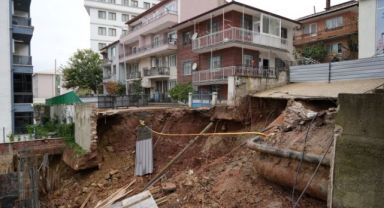 İstinat duvarı çöktü: 4 bina mühürlendi, 83 kişi tahliye edildi