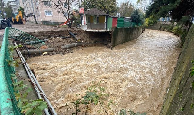 İzmit'te dere yatağı çöktü