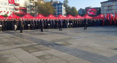 Kocaeli'de Ata'ya saygı duruşu