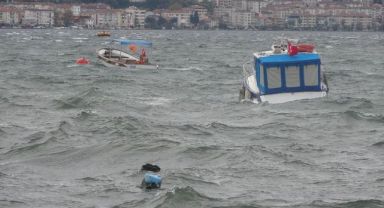 Kocaeli'de fırtına: 7 balıkçı teknesi battı