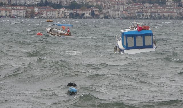 Kocaeli'de fırtına: 7 balıkçı teknesi battı