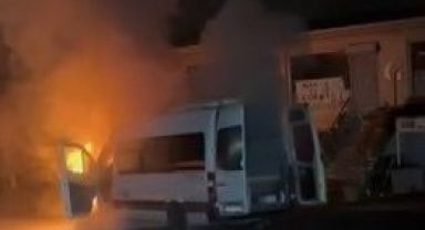 Servis minübüsü alev topuna döndü: İşçiler ölümden kıl payı kurtuldu