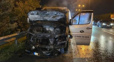 Seyir halindeki araç alev alev yandı