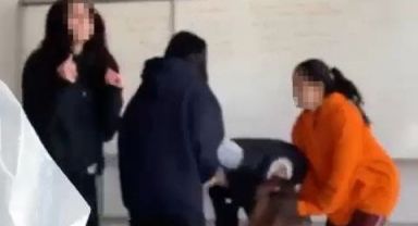 Sınıfta şiddet: Genç kız böyle darp edildi