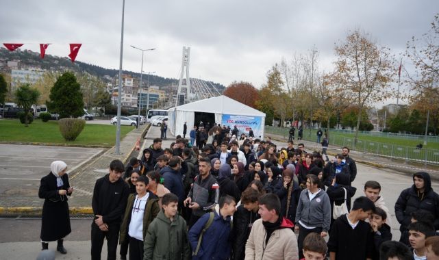 TCG Anadolu'ya ziyaretçi akını