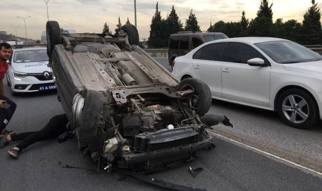 TEM'de kontrolden çıkan otomobil takla attı: 3 yaralı