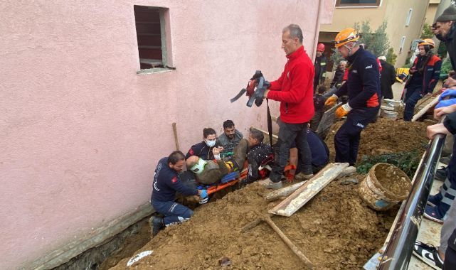 Boğazına kadar toprağa gömülen işçi böyle kurtarıldı