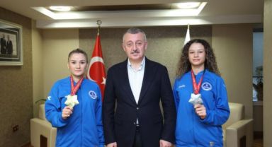 Büyükakın şampiyon kardeşlerle buluştu