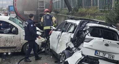 Kayganlaşan yolda feci kaza: 1'i ağır 3 yaralı