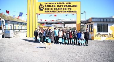 Öğrenciler, Sokak Hayvanları Bakımevi’ni gezdi