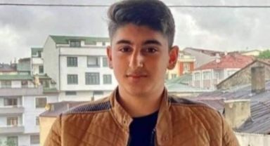 Otomobille çarpışan genç motokurye hayatını kaybetti