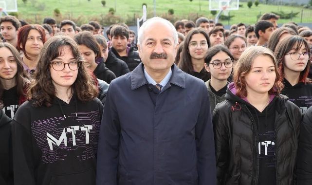 Özyiğit ve Başkan Büyükgöz Bayrak Töreninde