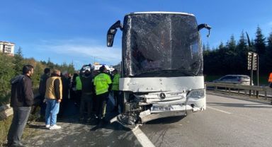 TEM Otoyolu'nda yolcu otobüsü tırla çarpıştı, yaralılar var