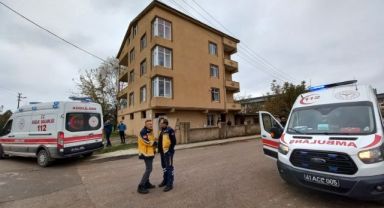 Ziyarete geldiği babasının cansız bedeniyle karşılaştı