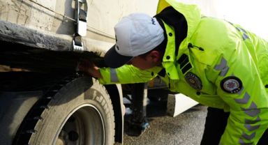 Zorunlu kış lastiği uygulaması başladı: Sürücüler tek tek denetlendi