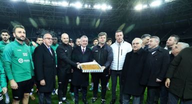 Büyükakın’dan kritik maç öncesi Kocaelispor’a moral ziyareti