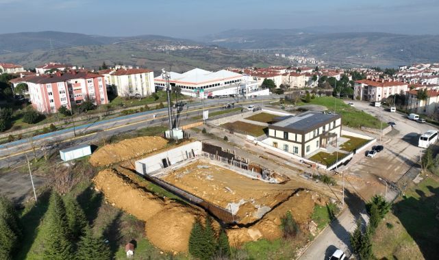 Büyükşehir'den Ayazma'ya futbol sahası