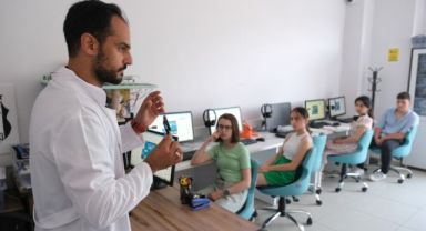 Büyükşehir'in merkezleri gençliğe değer katıyor