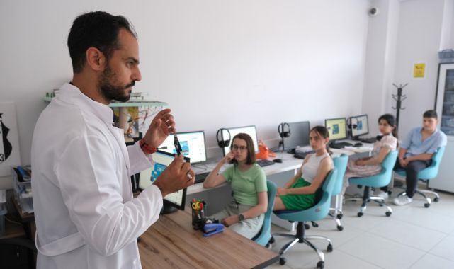 Büyükşehir'in merkezleri gençliğe değer katıyor