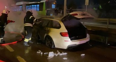 Çayırova'da seyir halindeki otomobil alev alev yandı