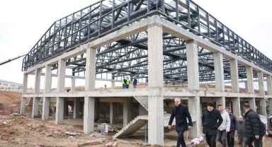Çiftçi, spor salonu ve gençlik merkezini inceledi