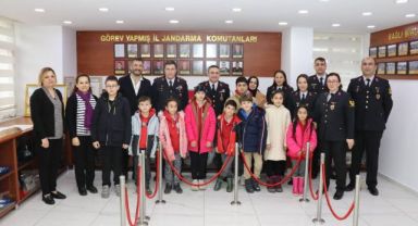 Çocuklar İl Jandarma Komutanlığı'na misafir oldu