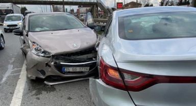 D-100’de 3 araçlık zincirleme kaza: 1 yaralı
