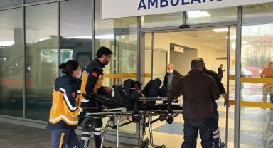 Elini makineye sıkıştıran 19 yaşındaki işçi yaralandı