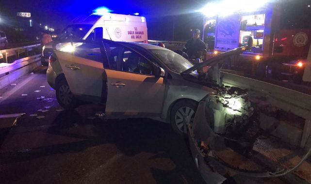 Gebze'de otomobil bariyere saplandı: 4 yaralı