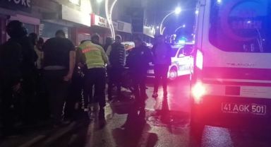 Gebze'de otomobille çarpışan motosikletli yaralandı