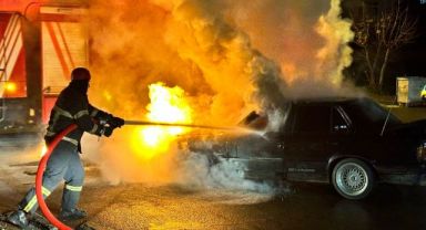 Gebze'de seyir halindeki otomobil alev aldı