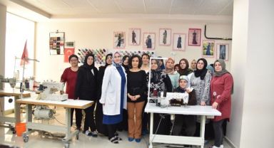 Hem meslek öğreniyor, hem de ev ekonomisine destek sağlıyorlar